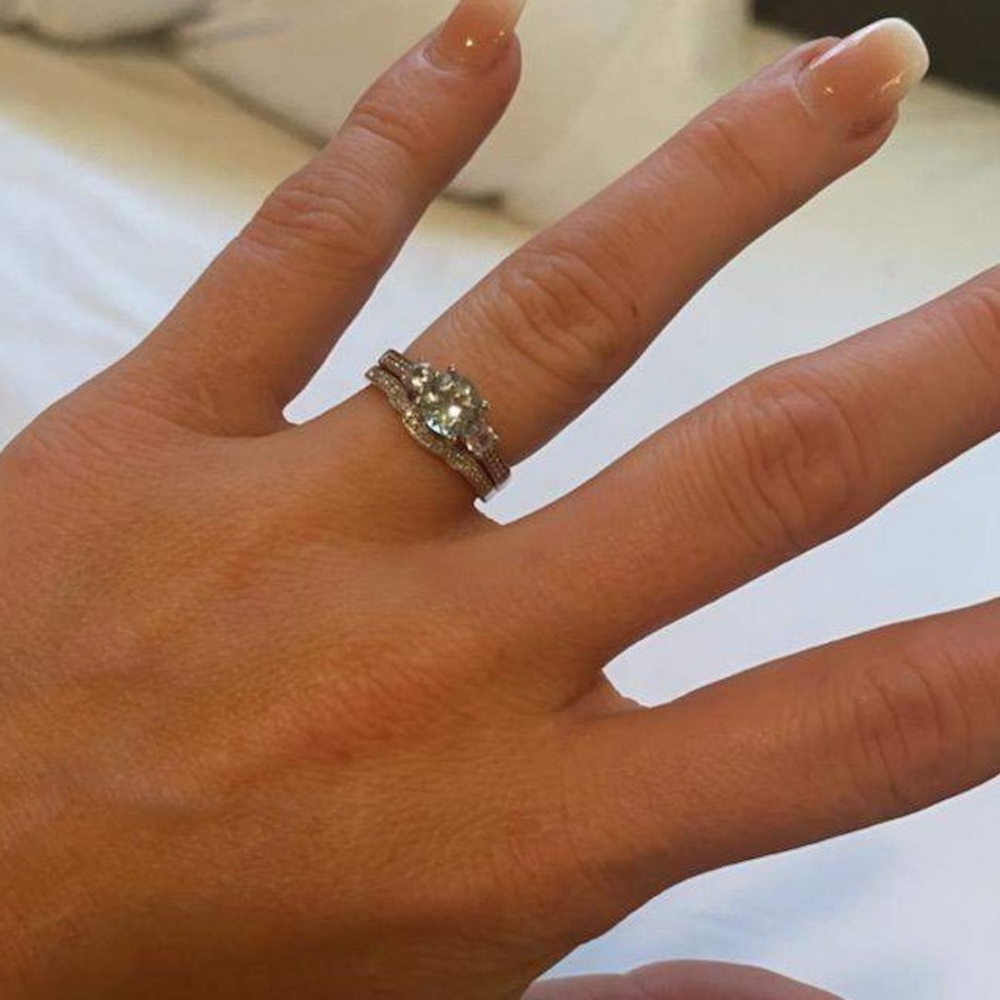 Aquamarine and diamonds engagement ring
